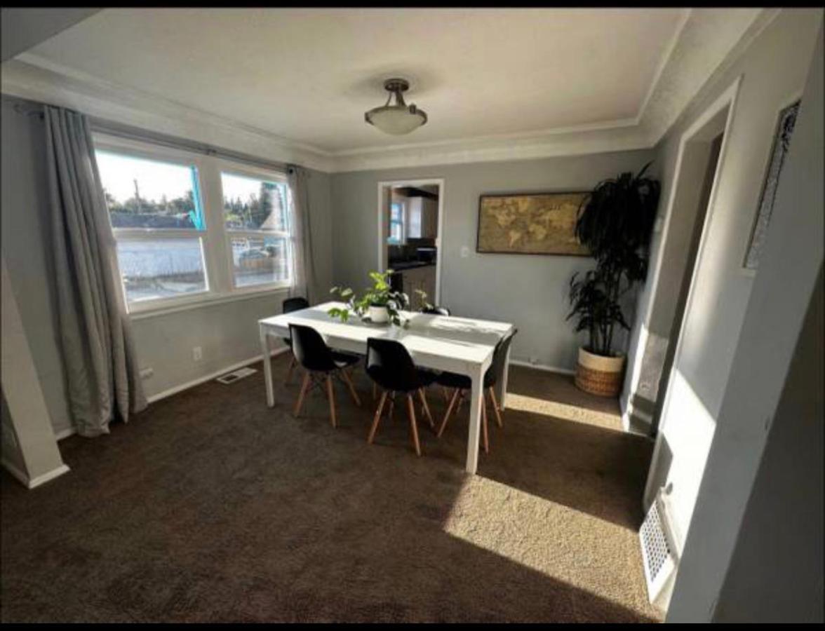 Tacoma Homestay- With Breakfast Included-Private Room エクステリア 写真